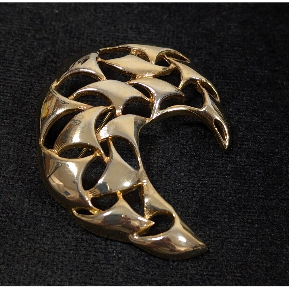 VTG Gold Tone Crescent Moon Curved Abstract Bold Mid Retro Brooch Pin Dome